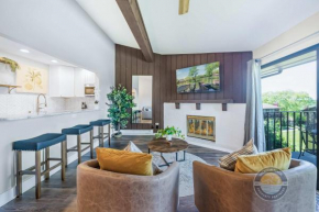YOUR New Luxury Lakeview Condo w Pool Access